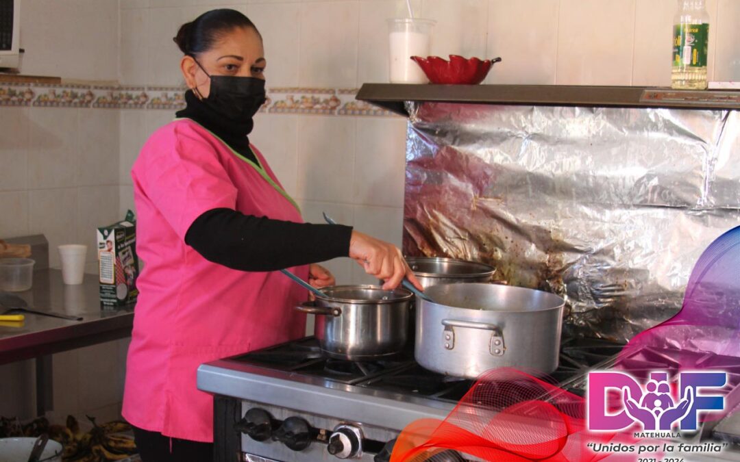 ALIMENTACION BALANCEADA RECIBEN ABUELITOS DEL ASILO MUNICIPAL