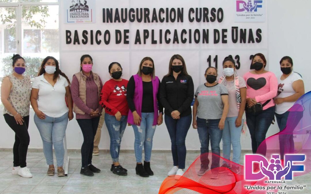 PAULA MÉNDEZ GARCÍA, INAUGURA CURSO BÁSICO DE APLICACIÓN DE UÑAS