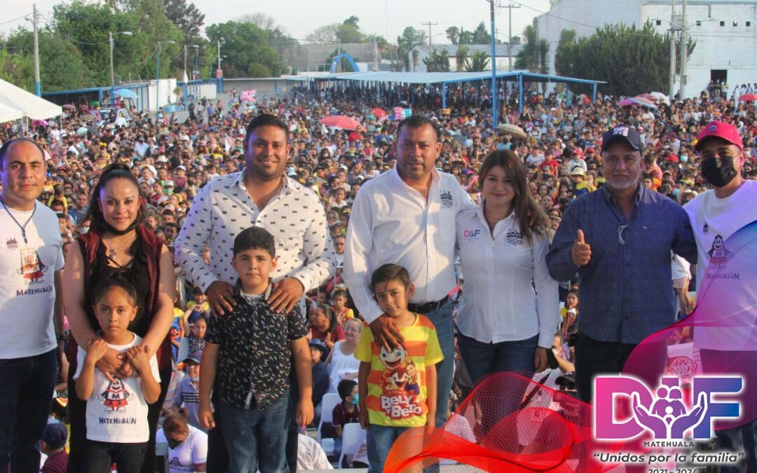 BELY Y BETO FESTEJARON A LAS NIÑAS Y NIÑOS DE MATEHUALA