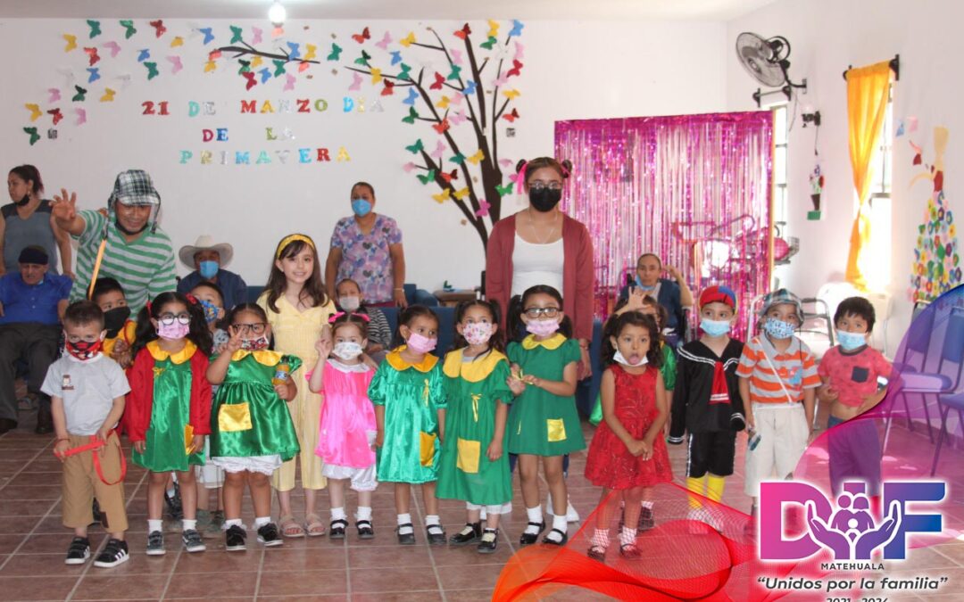 ALUMNOS DEL JARDIN DE NIÑOS JUAN ESCUTIA VISITAN ASILO MUNICIPAL