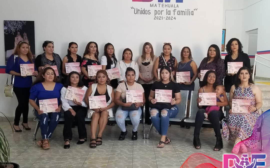 PAULA MÉNDEZ CLAUSURA CON ÉXITO CURSO DE MAQUILLAJE