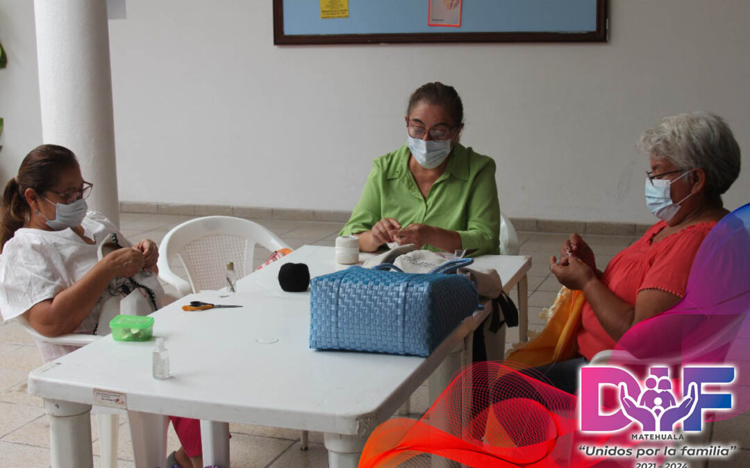 CONTINÚA TALLER DE BORDADO COMO TERAPIA OCUPACIONAL EN EL CRI MATEHUALA