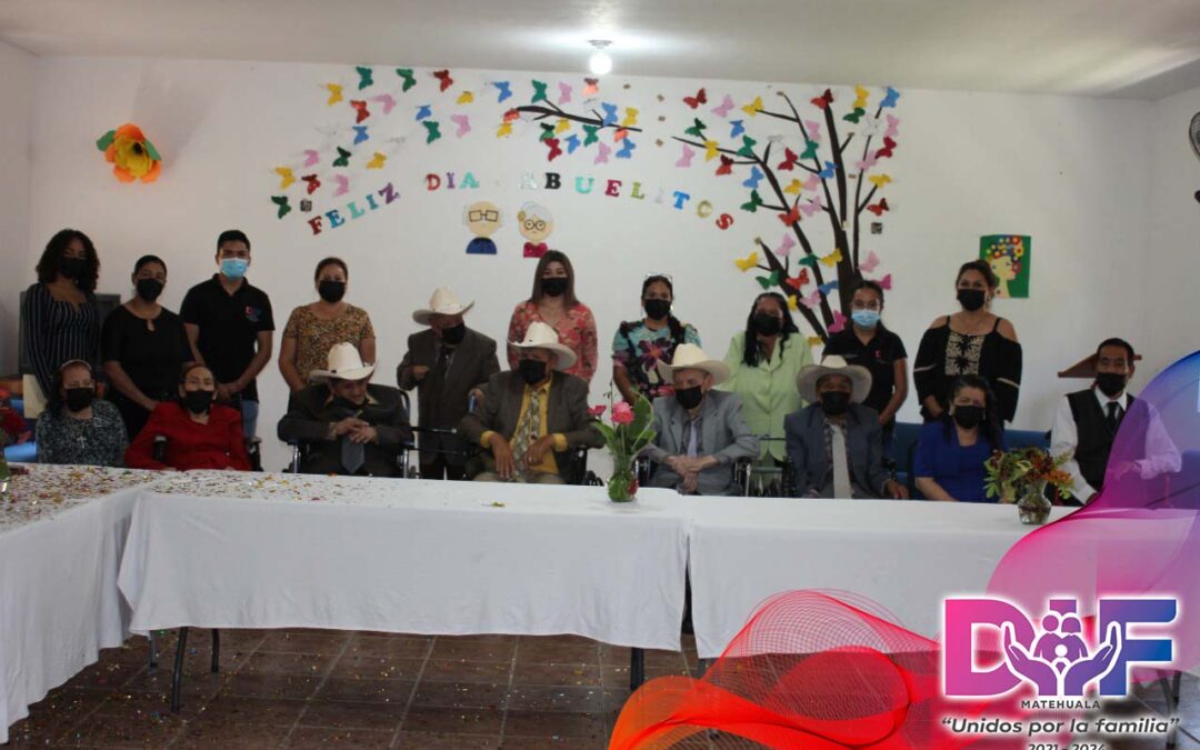 GRAN FESTEJO EN HONOR A LOS ABUELITOS DEL ASILO JOSÉ NAVARRO SAHAGÚN
