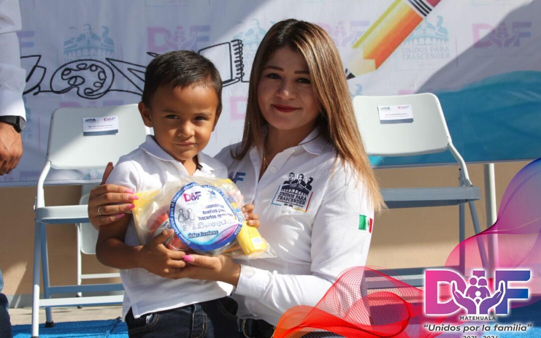 IVAN ESTRADA Y PAULA MÉNDEZ ARRANCAN PROGRAMA DE ÚTILES ESCOLARES “TRAZANDO TUS SUEÑOS PARA HACERLOS REALIDAD”