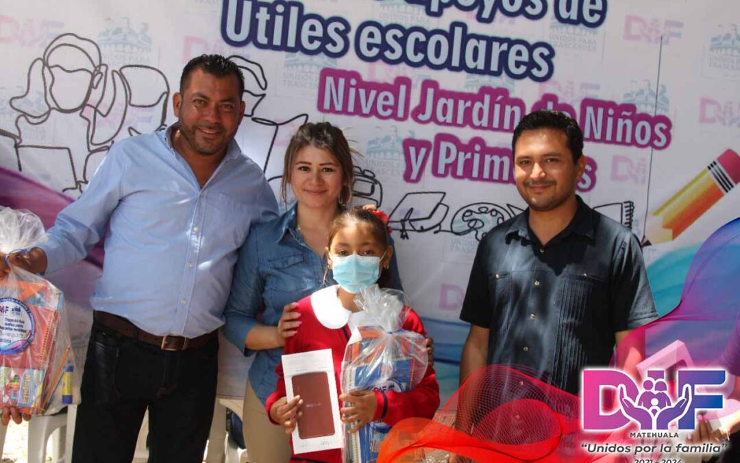 IVAN ESTRADA Y PAULA MÉNDEZ REALIZAN SEXTA ENTREGA DE ÚTILES ESCOLARES