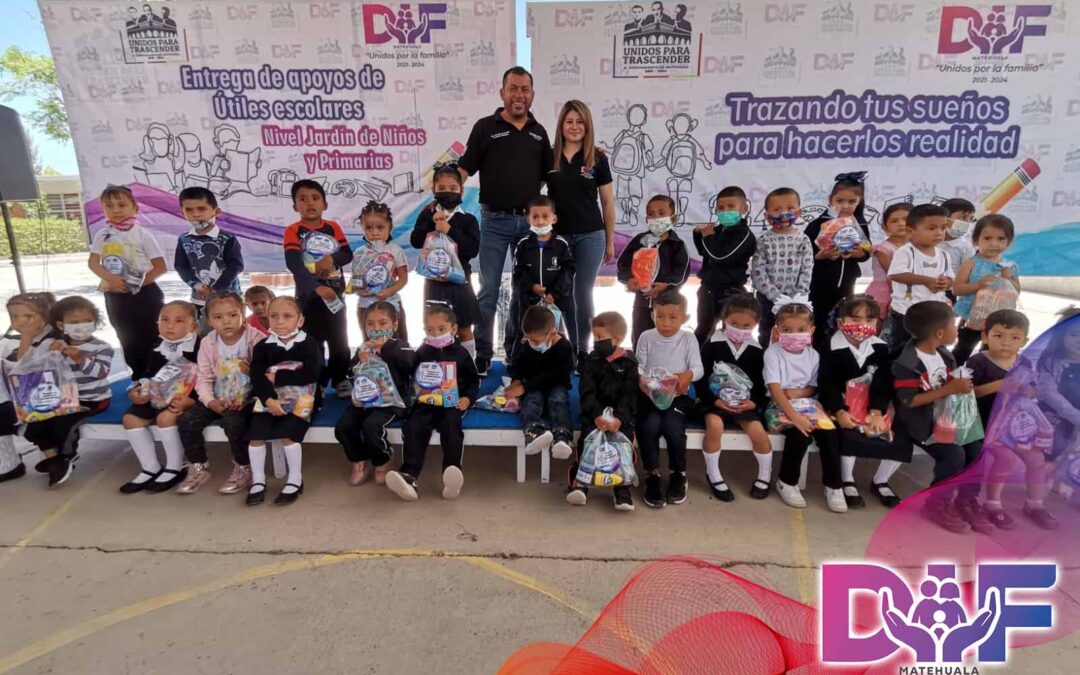 IVÁN ESTRADA Y PAULA MÉNDEZ ENTREGARON MÁS DE 2 MIL 500 ÚTILES ESCOLARES AL SECTOR RURAL