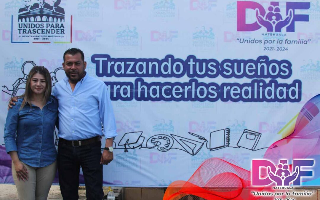 IVAN ESTRADA Y PAULA MÉNDEZ REALIZAN QUINTA ENTREGA DE UTILES ESCOLARES