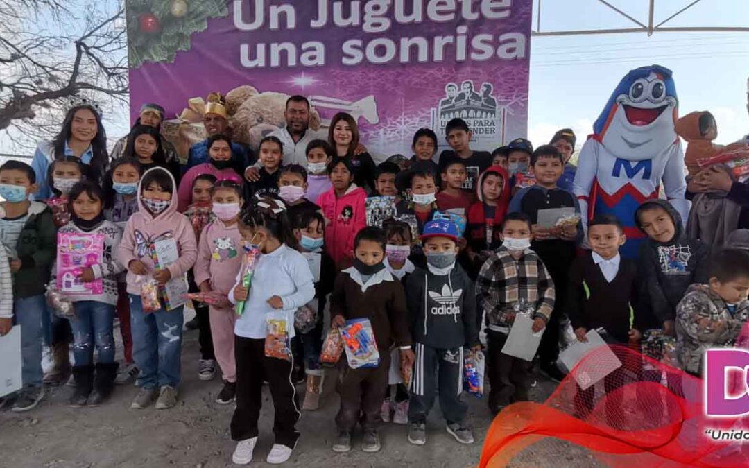 PAULA MÉNDEZ E IVÁN ESTRADA PONEN EN MARCHA ENTREGA DE JUGUETES EN COMUNIDADES