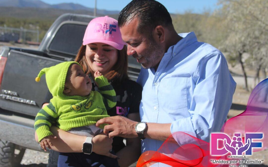 MAS DE 5 MIL JUGUETES ENTREGÓ PAULA MÉNDEZ GARCÍA E IVAN ESTRADA