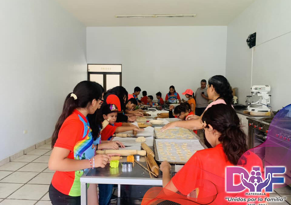 CAMPAMENTO DE VERANO DIF ACTIVIDAD EN LA COCINA
