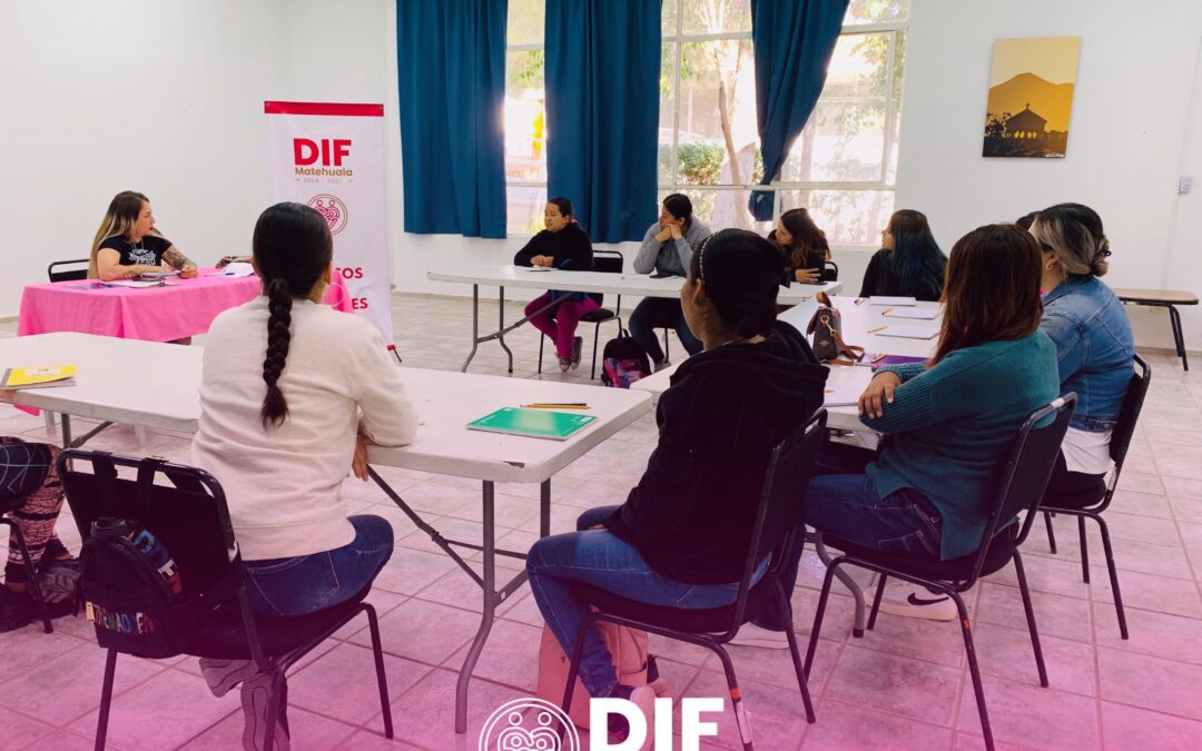 Inauguración de Curso de Uñas en el SMDIF