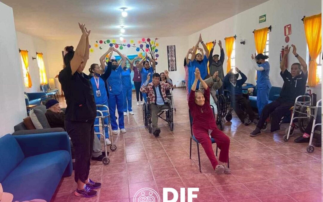 Alumnos de Enfermería de la UASLP llevan plática preventiva y actividades físicas al asilo de ancianos en Matehuala